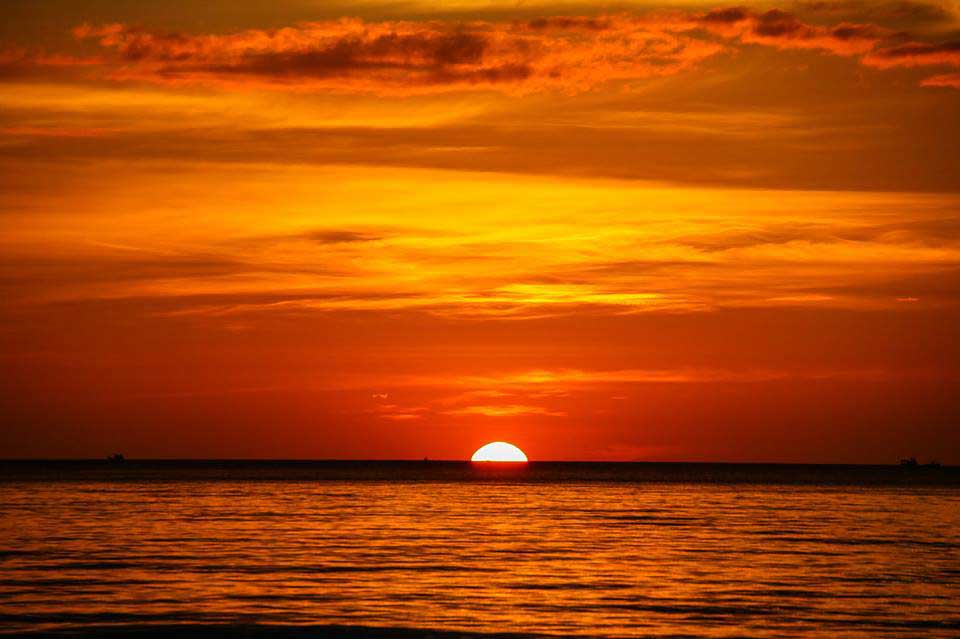 Sunset-on-Long-Beach-Koh-Rong-Island-in-Cambodia-4.jpg