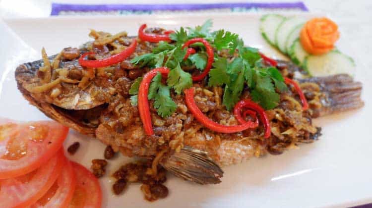 Cambodia-Fried-Fish-at-Food-Shop-in-Sihanoukville